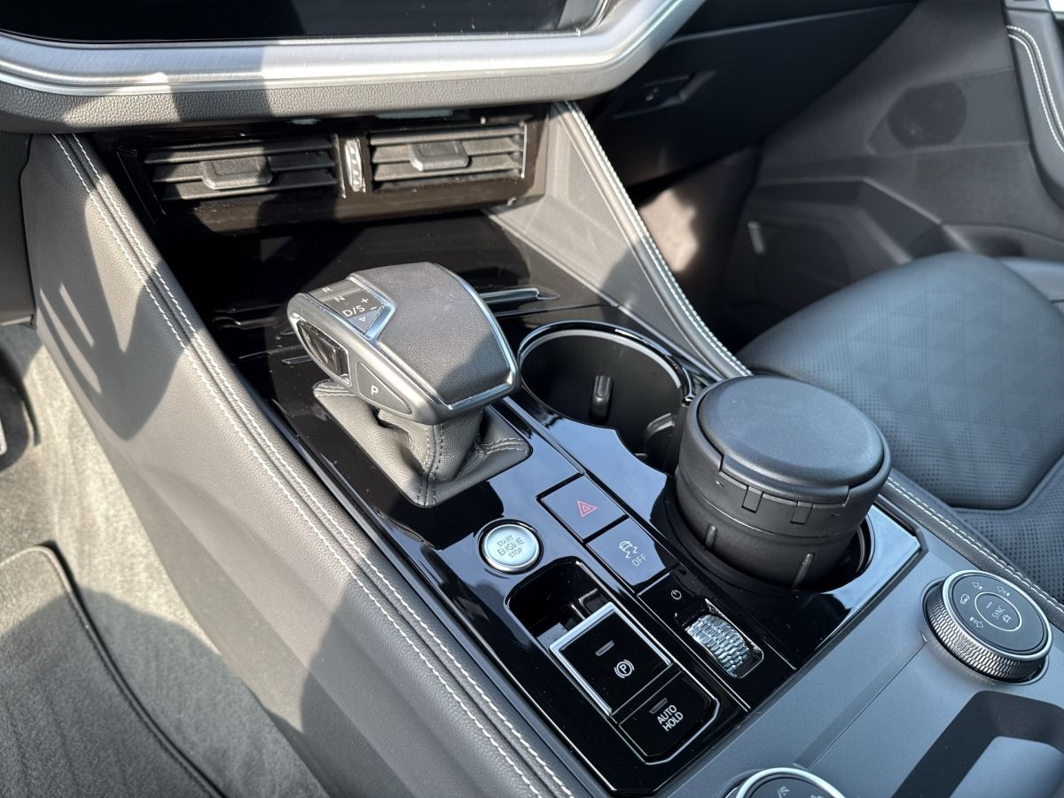 Volkswagen Touareg TDi Allradlenkung - Samsaru's Car Outlet