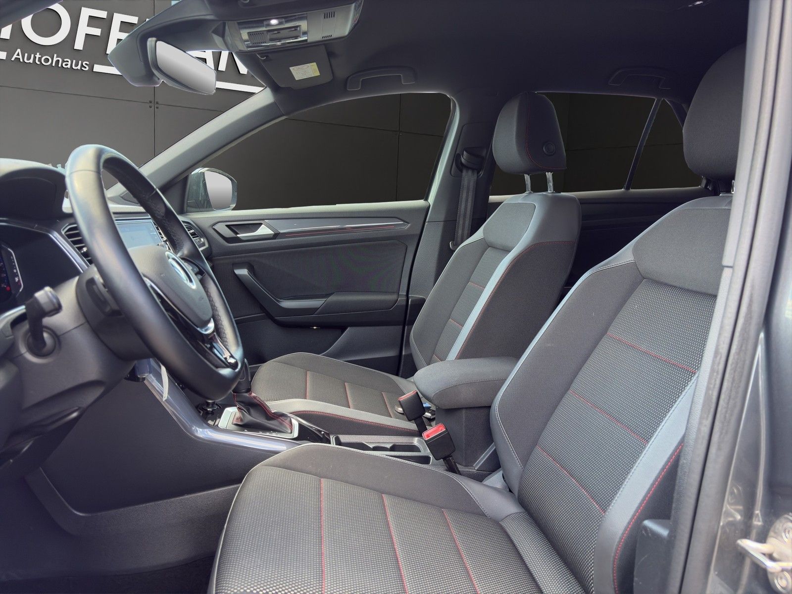 Volkswagen T-Roc 1.5 TSI DSG Sport - Samsaru's Car Outlet