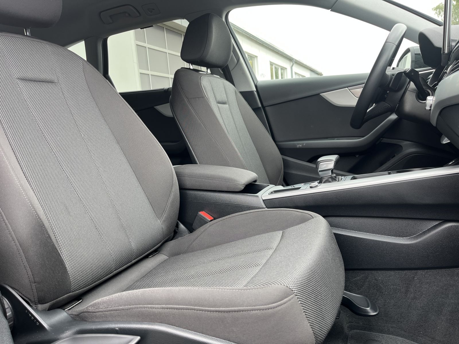 Audi A4 Avant 35 2.0 TFSI S-Line - Samsaru's Car Outlet