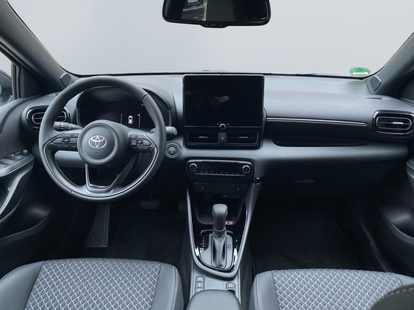 Toyota Yaris Hybrid Style Safety-Paket-Allwetterreifen