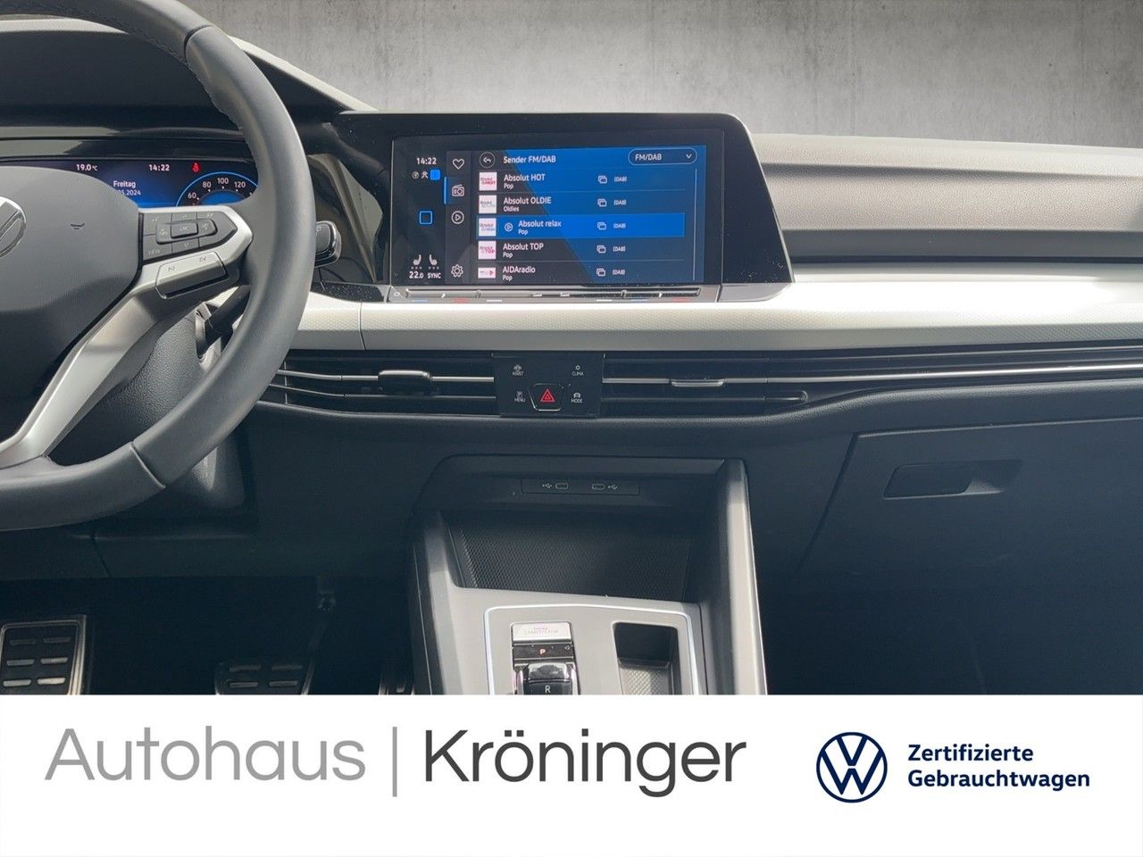 Volkswagen Golf VIII Variant MOVE 1.5 eTSI DSG - Samsaru's Car Outlet