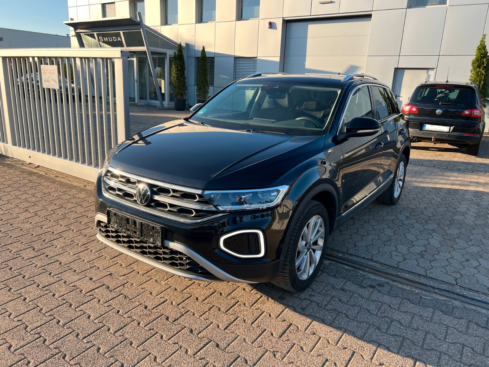 Volkswagen T-Roc Style - Samsaru's Car Outlet