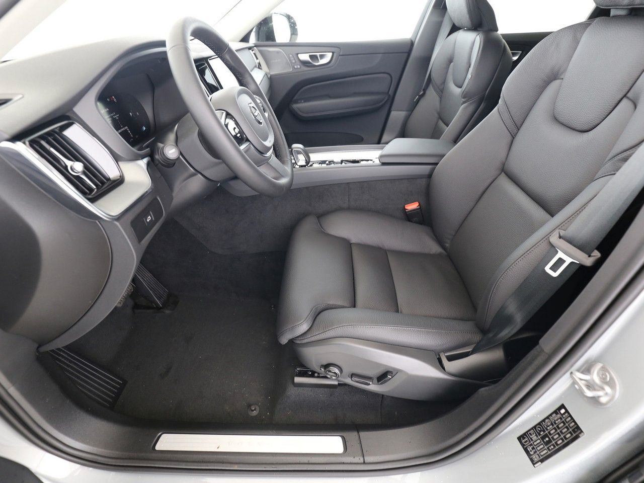 Volvo XC60 B4 Plus Dark AWD*Standh*360°*