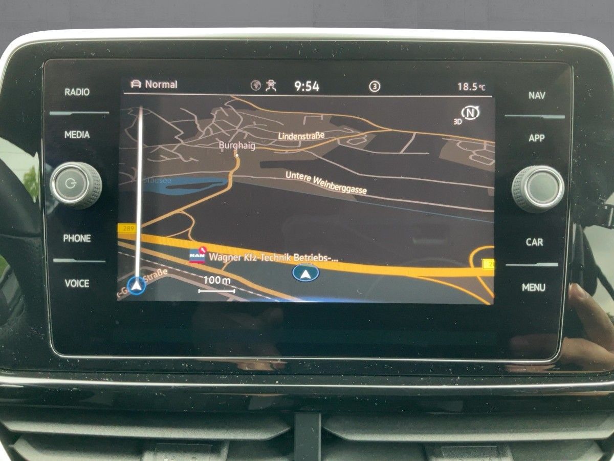 Volkswagen T-Roc 1.5 TSI DSG R-LINE - Samsaru's Car Outlet