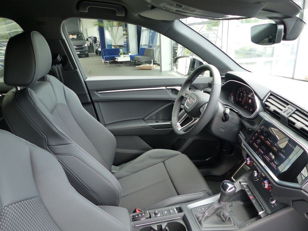 Audi Q3 40 TFSI quattro S line - Samsaru's Car Outlet