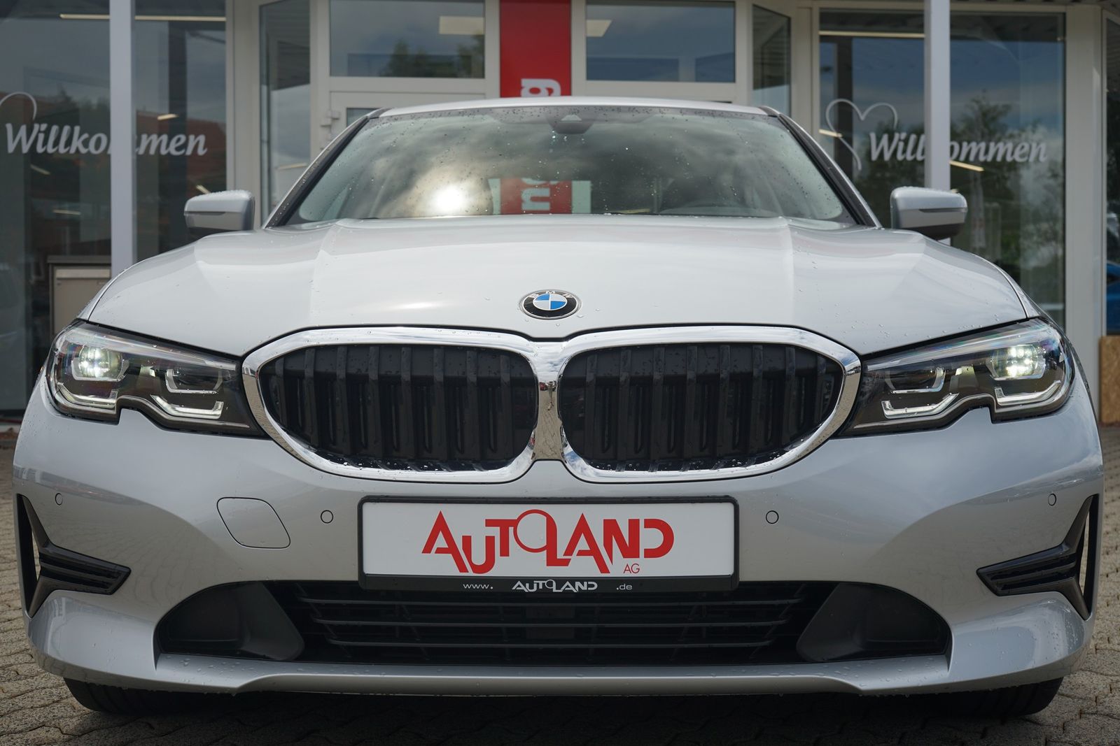 BMW 320i Advantage - Samsaru's Car Outlet