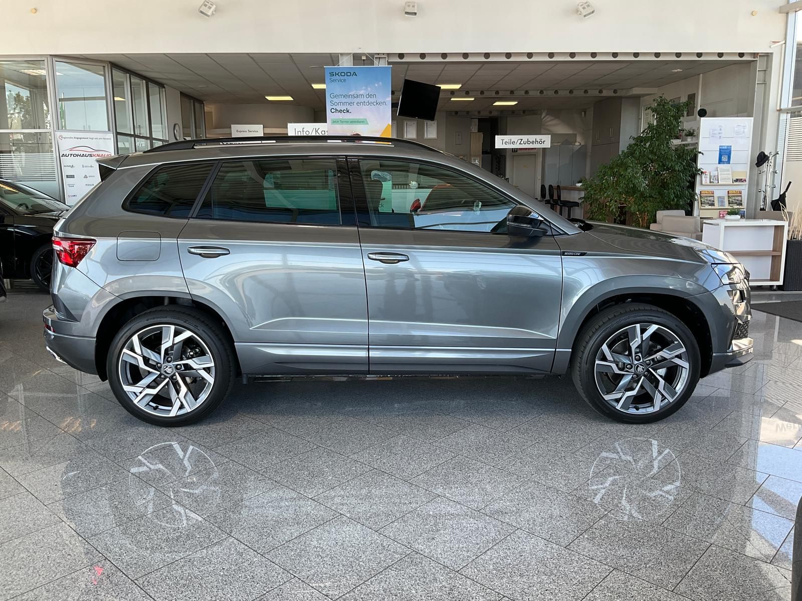 Skoda Karoq 2.0TSI Sportline 4x4 5JGarantie AHK StHz P