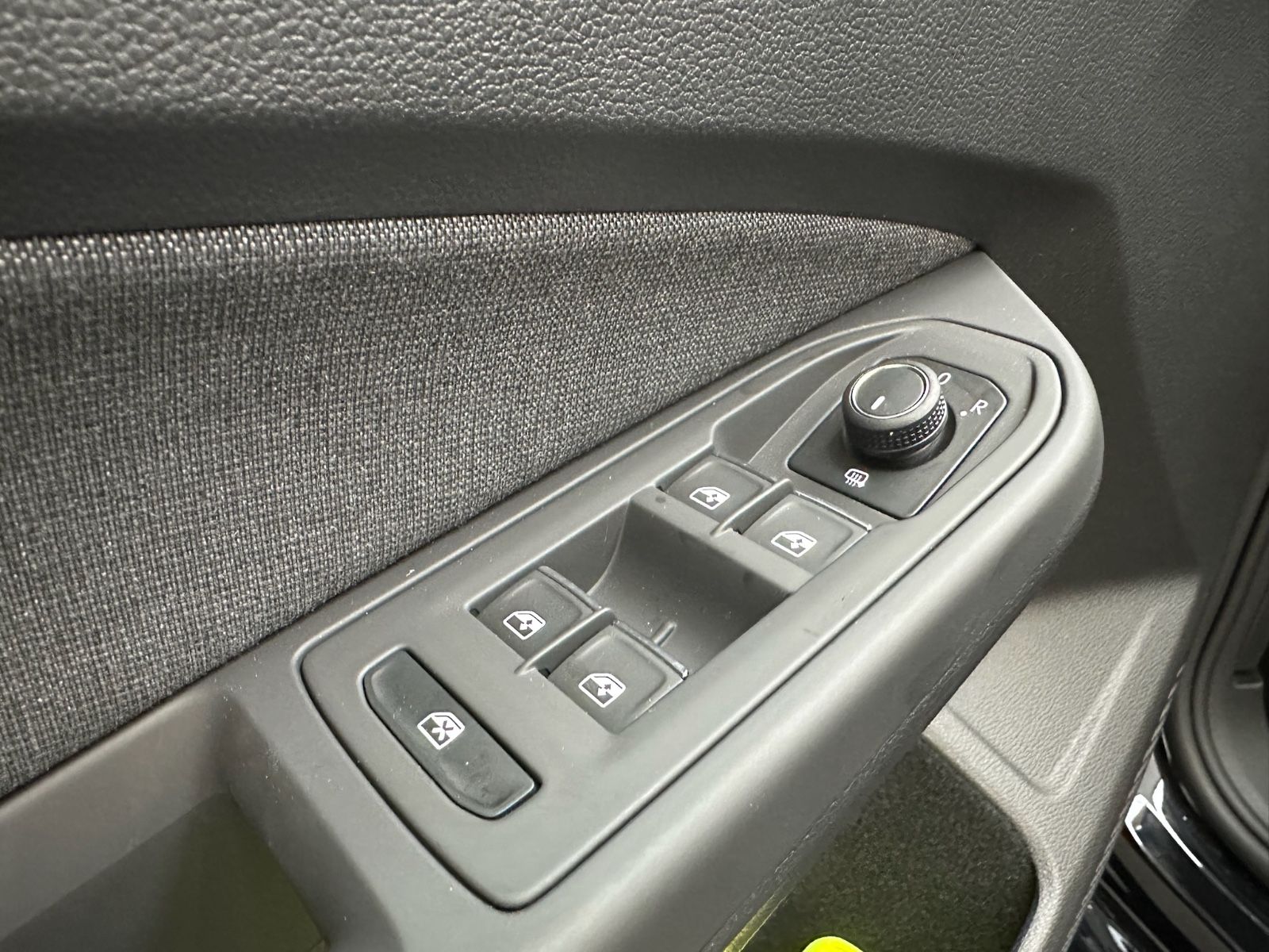 Volkswagen Golf 1.5 TSI Life - Samsaru's Car Outlet