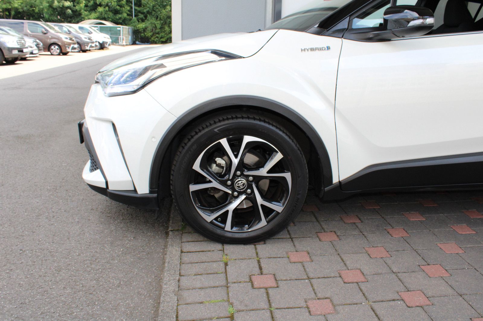 Toyota C-HR 2.0 Hybrid - Samsaru's Car Outlet