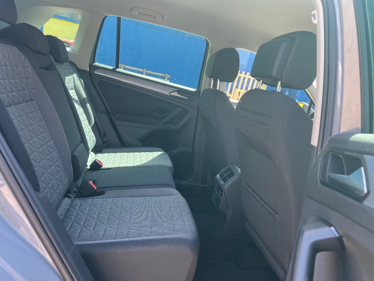 Volkswagen Tiguan LIFE - Samsaru's Car Outlet