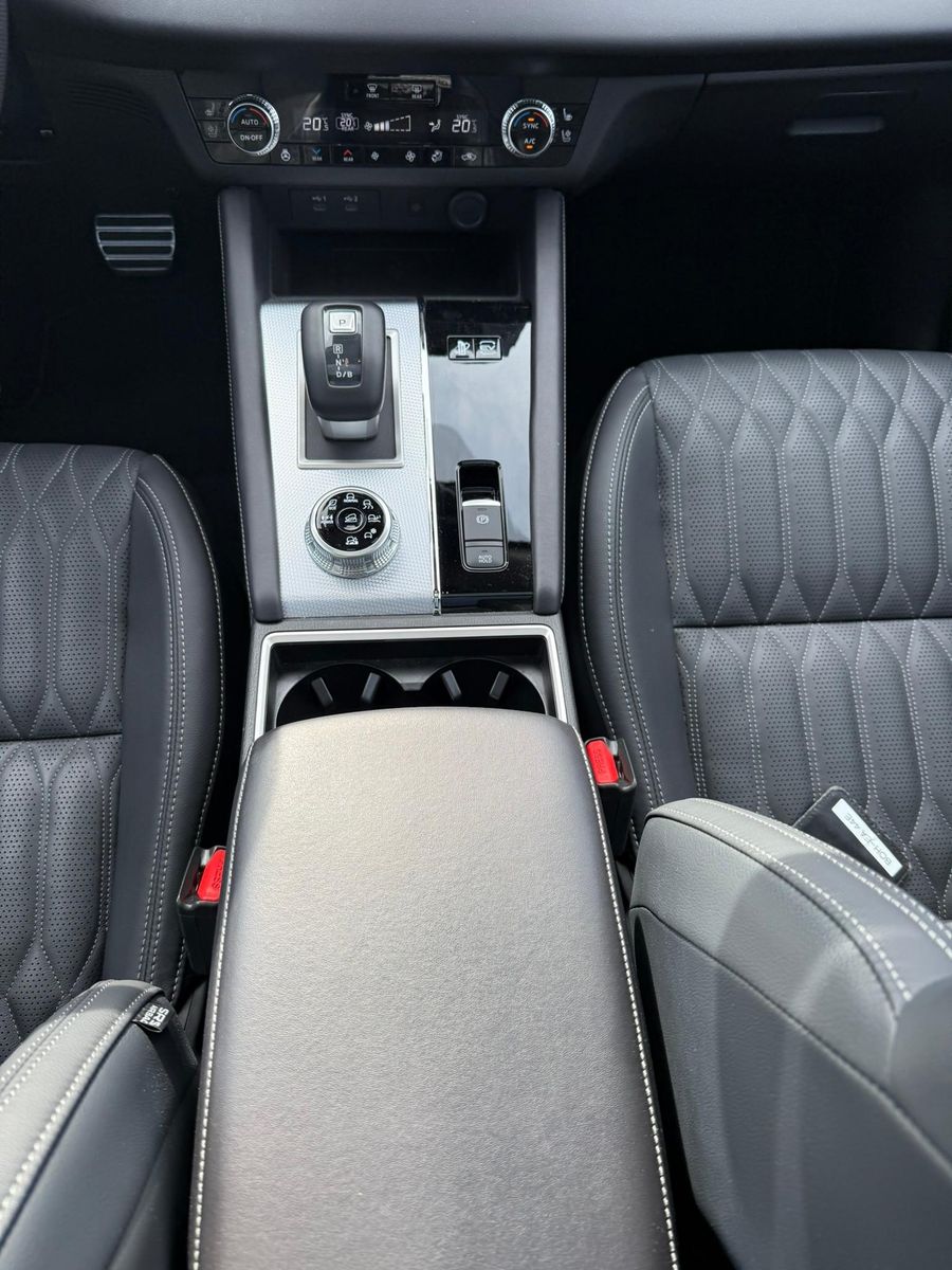 Mitsubishi Outlander PHEV Top *LED *SHZ *HUD *Sound
