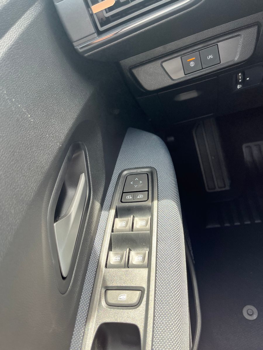 Dacia Sandero Eco-G 120 Stepway Expression+SITZH+AHK