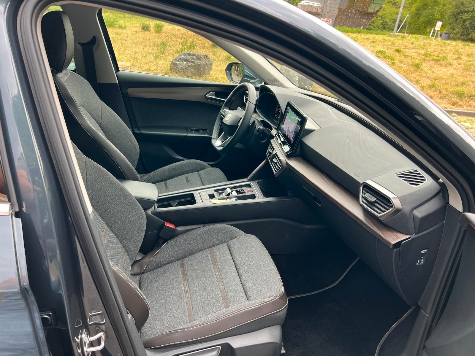 Seat Leon 1.5 ETSI ACT Plus - Samsaru's Car Outlet
