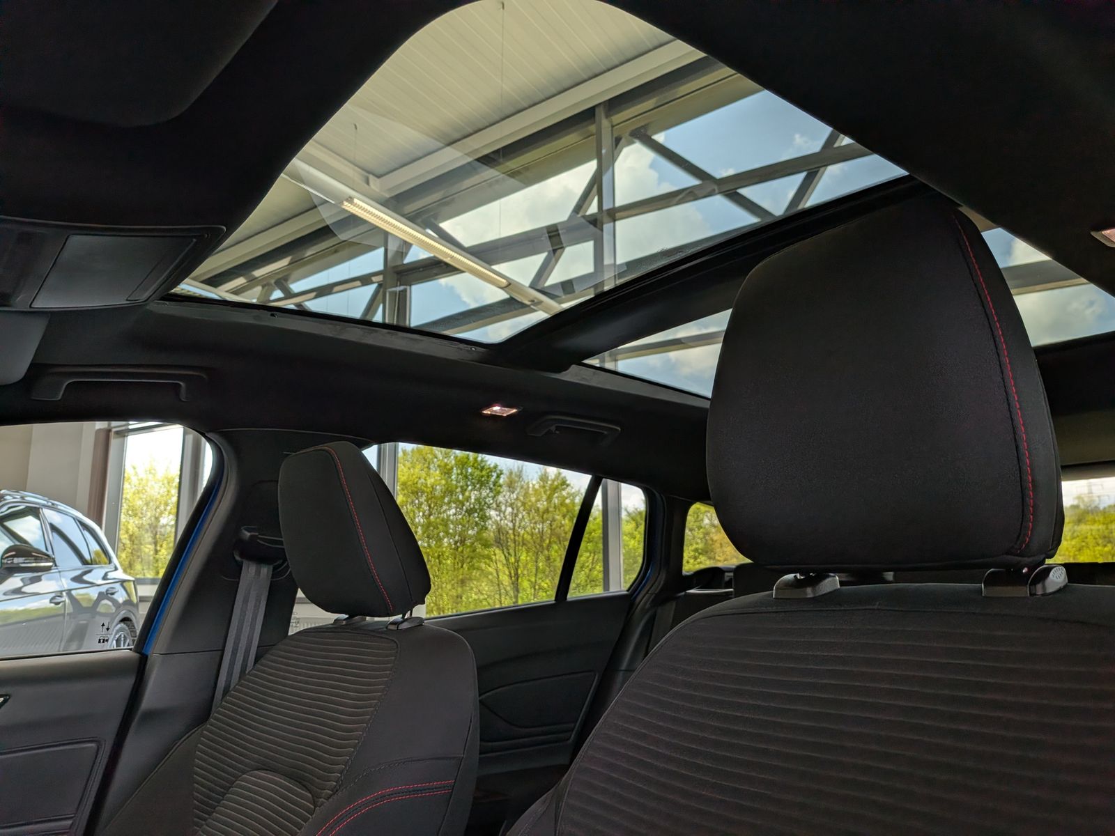 Ford Focus ST-Line X Styling Matrix B&O Pano 18"
