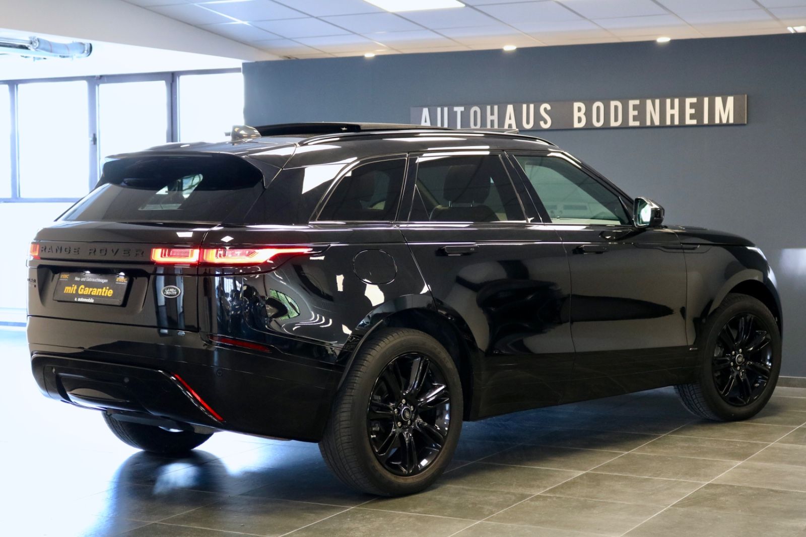 Range Rover Velar R-Dynamic - Samsaru's Car Outlet