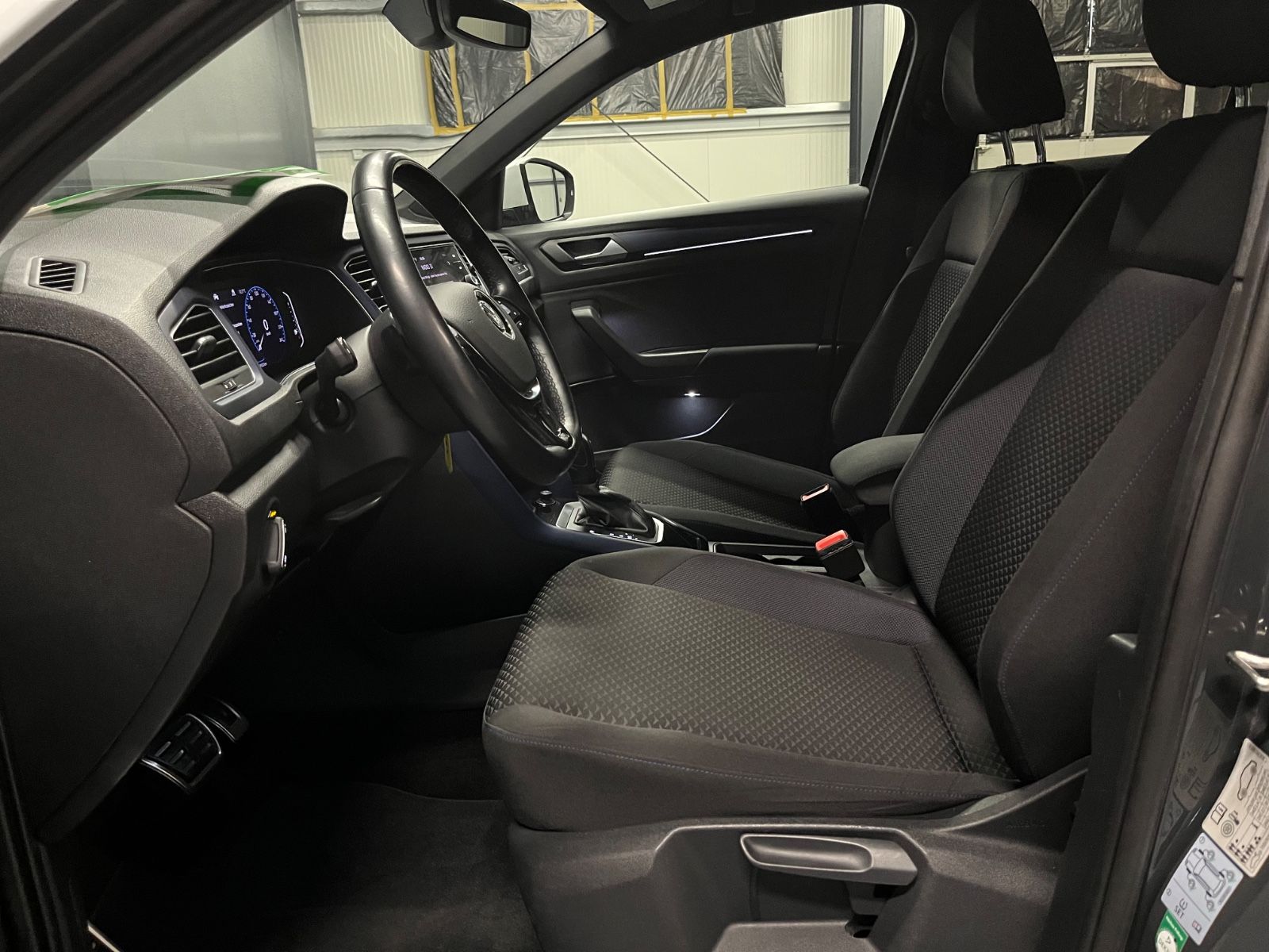 Volkswagen T-Roc 1.5 TSI DSG United - Samsaru's Car Outlet