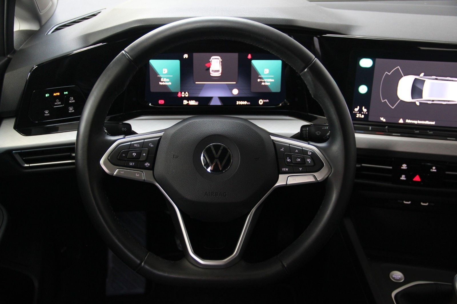 Volkswagen Golf 8 Life 1.5 TSI - Samsaru's Car Outlet