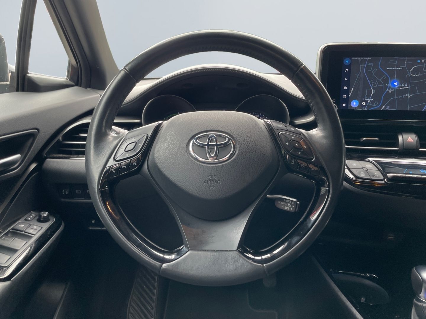 Toyota C-HR 2.0 Hybrid Team - Samsaru's Car Outlet