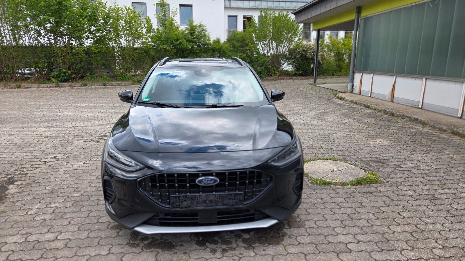 Ford Focus Lim. Active X 1. Hand 8fach bereift