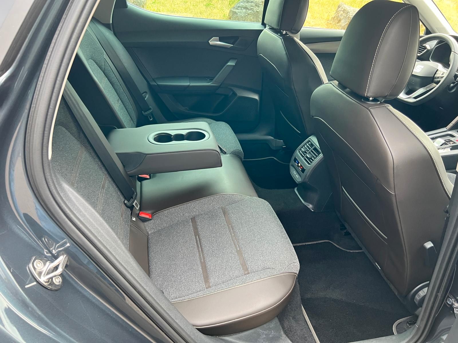 Seat Leon 1.5 ETSI ACT Plus - Samsaru's Car Outlet