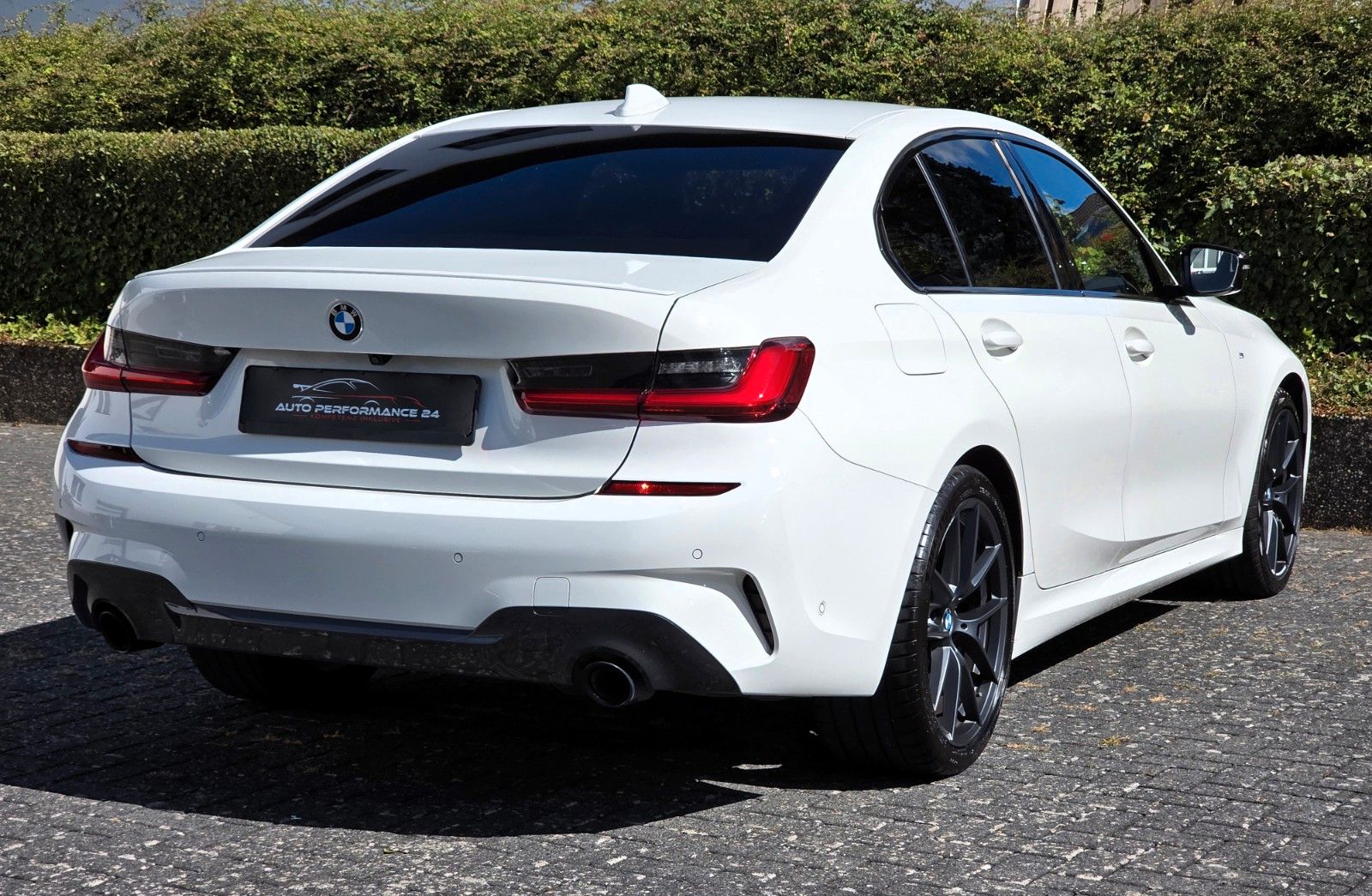 BMW M-SPORTPAKET*XDRIVE*LED*NAVI*LEDER*ACC*RFK*MWST