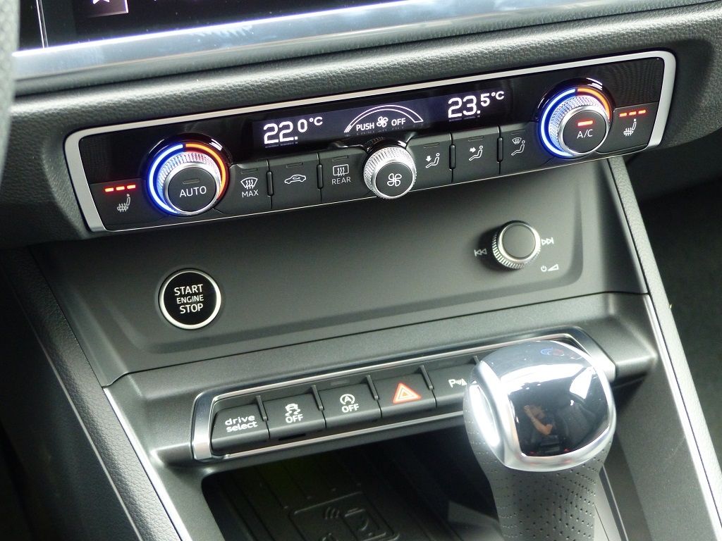 Audi Q3 40 TFSI quattro S line - Samsaru's Car Outlet