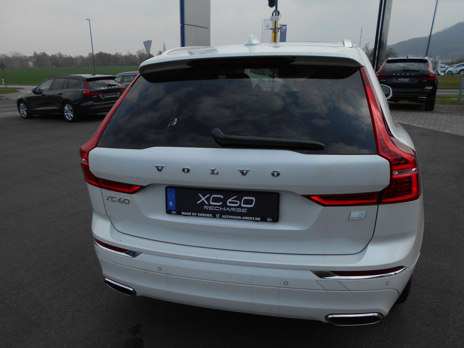 Volvo XC60 Inscription T6 Recharge Plug-In Hybrid AWD - Samsaru's Car Outlet