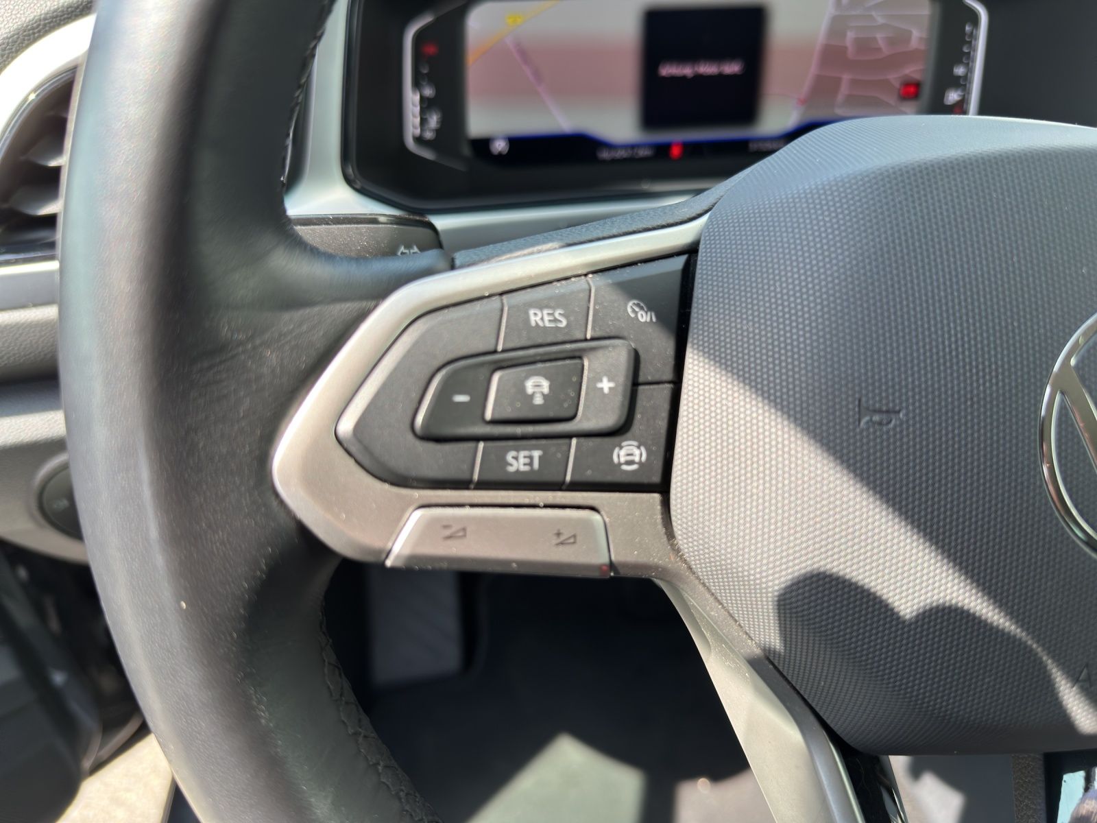 Volkswagen T-Roc 1.5 TSI Life - Samsaru's Car Outlet