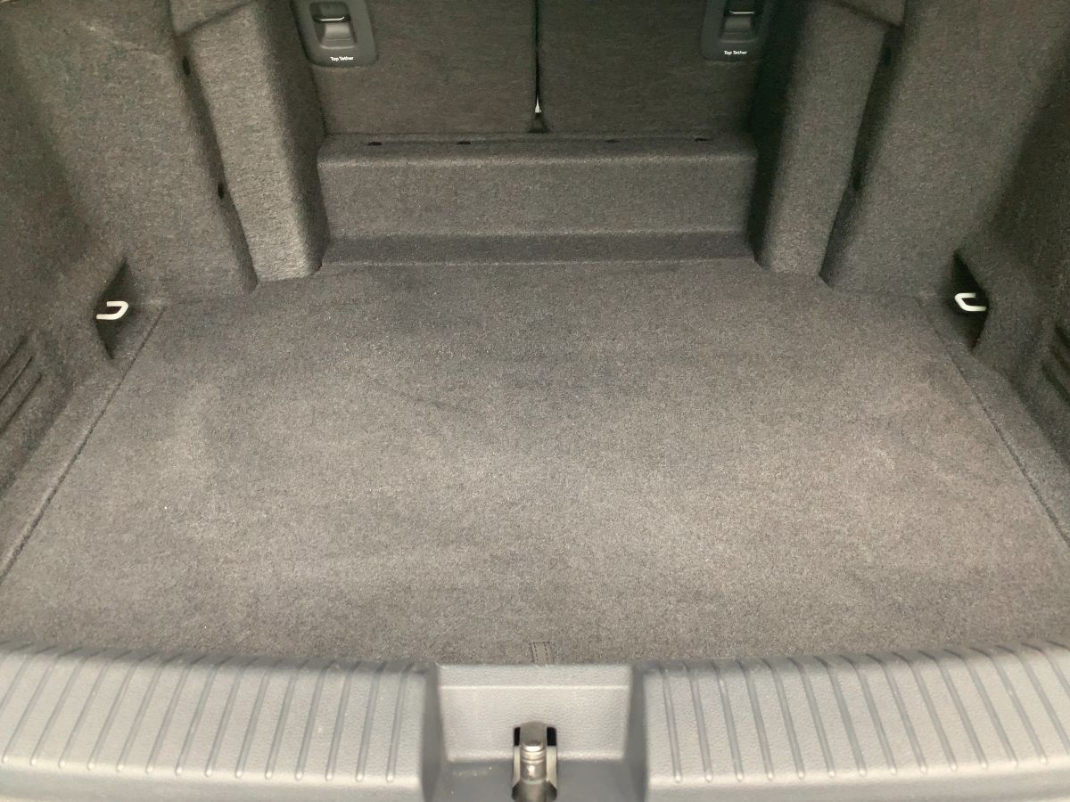 Volkswagen T-Roc 1.5 TSI R-LINE - Samsaru's Car Outlet