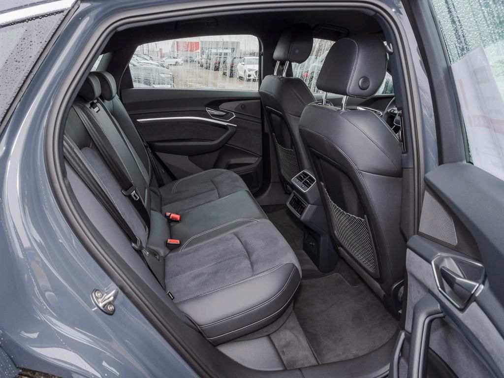 Audi Q8 Sportback 55 e-tron S line - Samsaru's Car Outlet