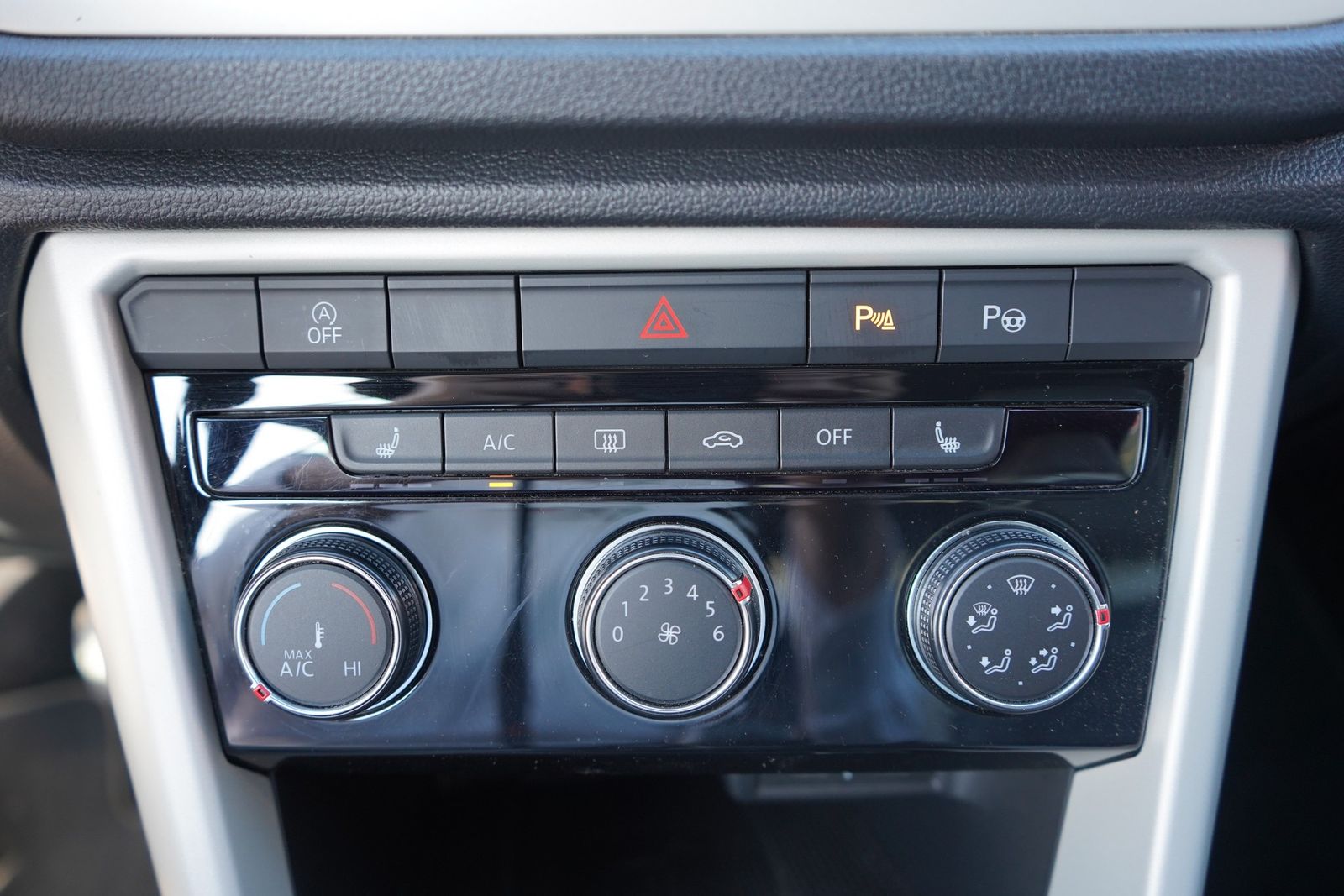 Volkswagen T-Roc 1.5 TSI Style - Samsaru's Car Outlet