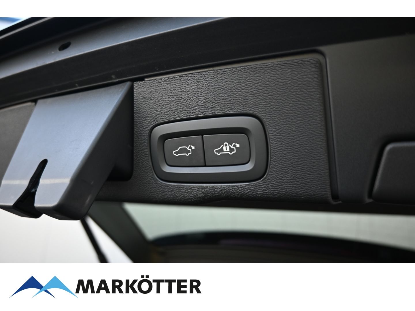 Volvo XC60 T8 Recharge Plus AWD - Samsaru's Car Outlet