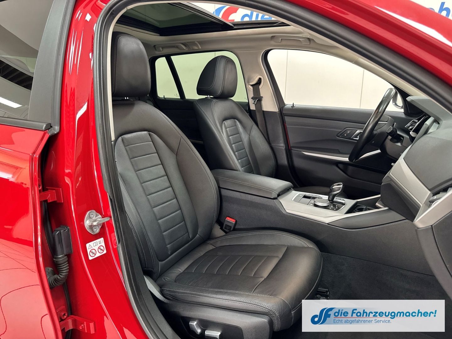 BMW 330 e xDrive Advantage Touring Park-Assistent AH