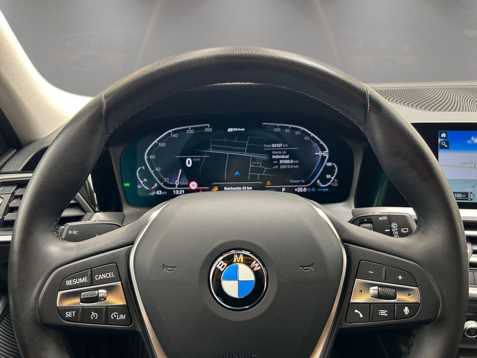 BMW 330e Touring - Samsaru's Car Outlet