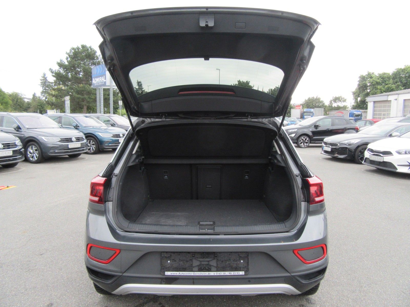 Volkswagen T-Roc R-Line - Samsaru's Car Outlet