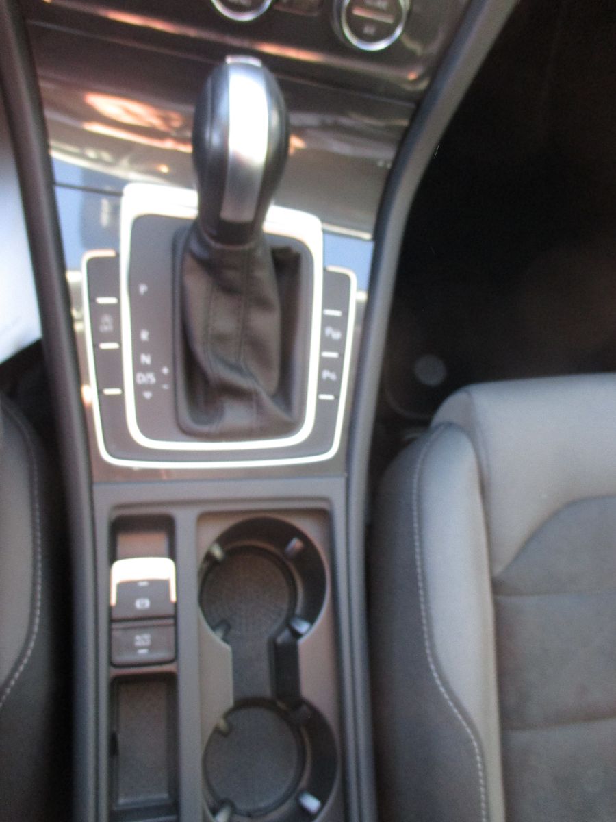 Volkswagen Golf 7 2.0 TDI R-Line - Samsaru's Car Outlet