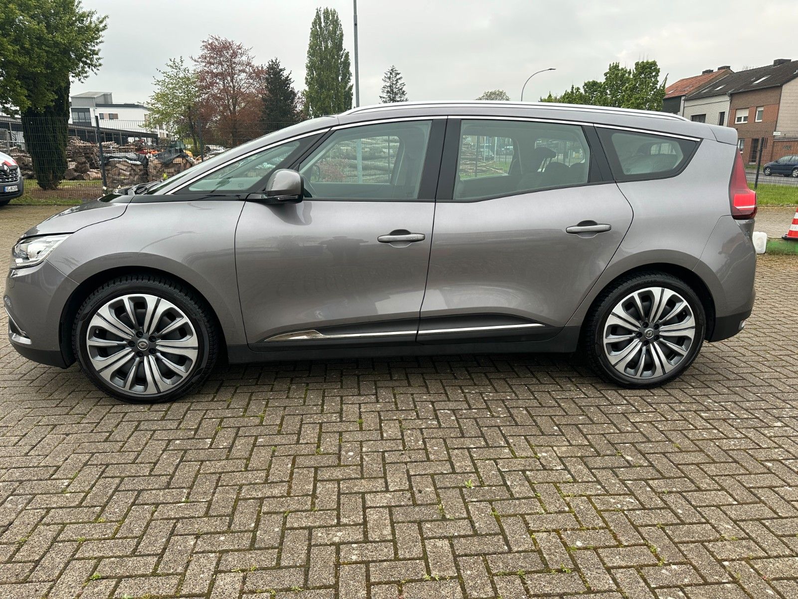 Renault Scenic IV Grand Business Edition - Samsaru's Car Outlet
