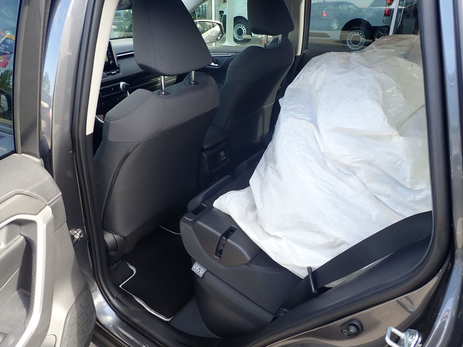 Toyota RAV 4 Hybrid 4x2 Team - Samsaru's Car Outlet