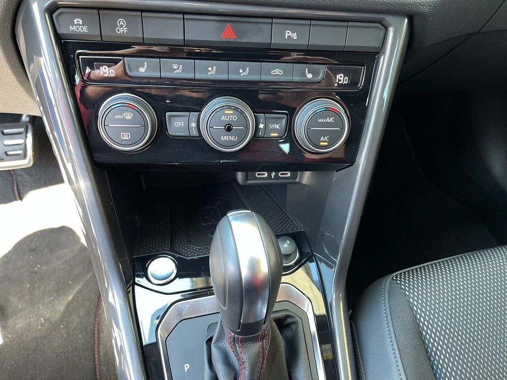 Volkswagen T-Roc 1.5 TSI DSG Sport R-Line - Samsaru's Car Outlet