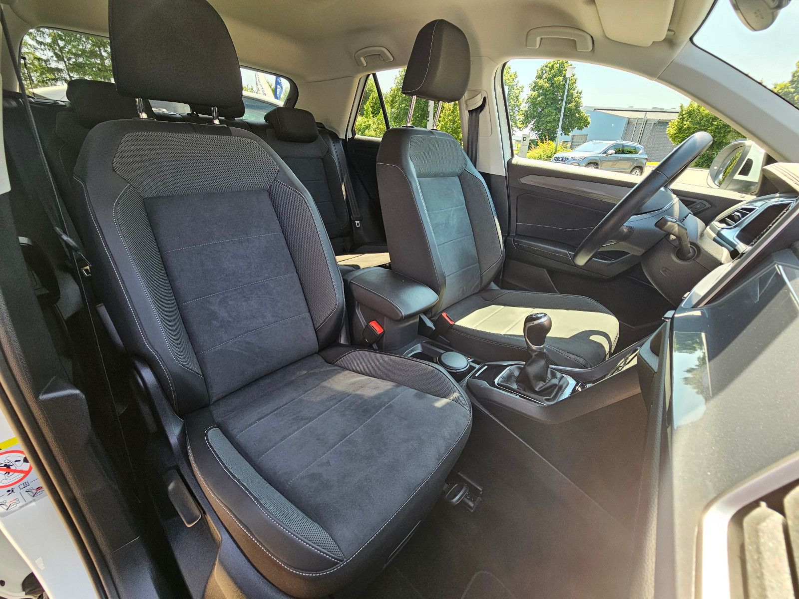 Volkswagen T-Roc 1.0 TSI Style - Samsaru's Car Outlet