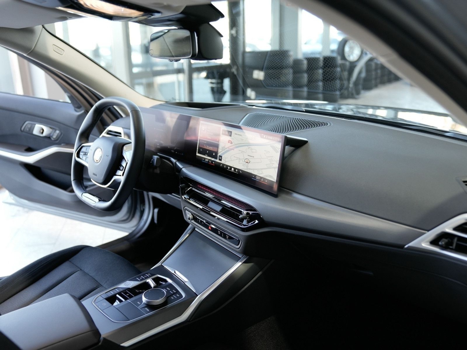 BMW 320d xDrive Memory Glasdach 360K Head-Up