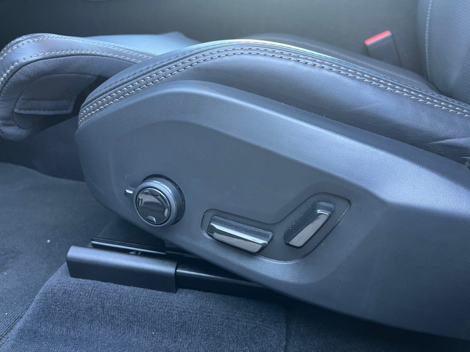 Volvo XC60 B5 AWD Ultimate Dark SHD+AHK+NAVI+360°K