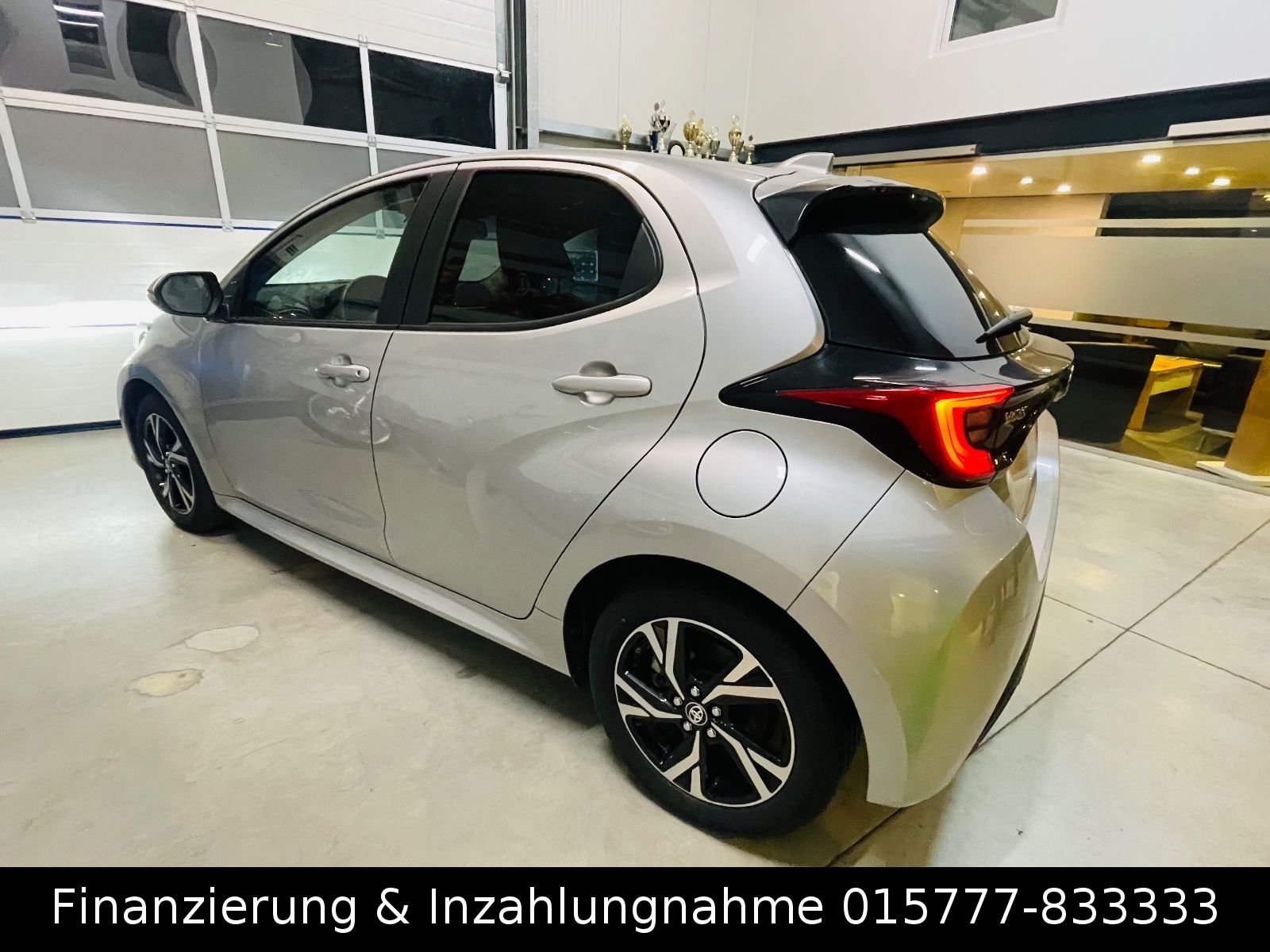 Toyota Yaris Hybrid Style LED Navi Apple ACC Kamera