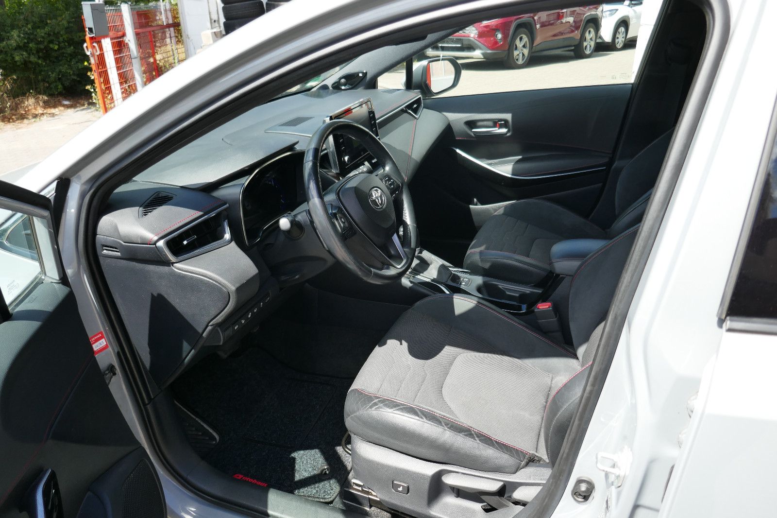 Toyota Corolla 2.0 Hybrid Lounge - Samsaru's Car Outlet