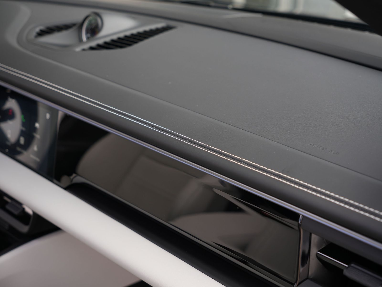 Porsche Macan 4 - Samsaru's Car Outlet