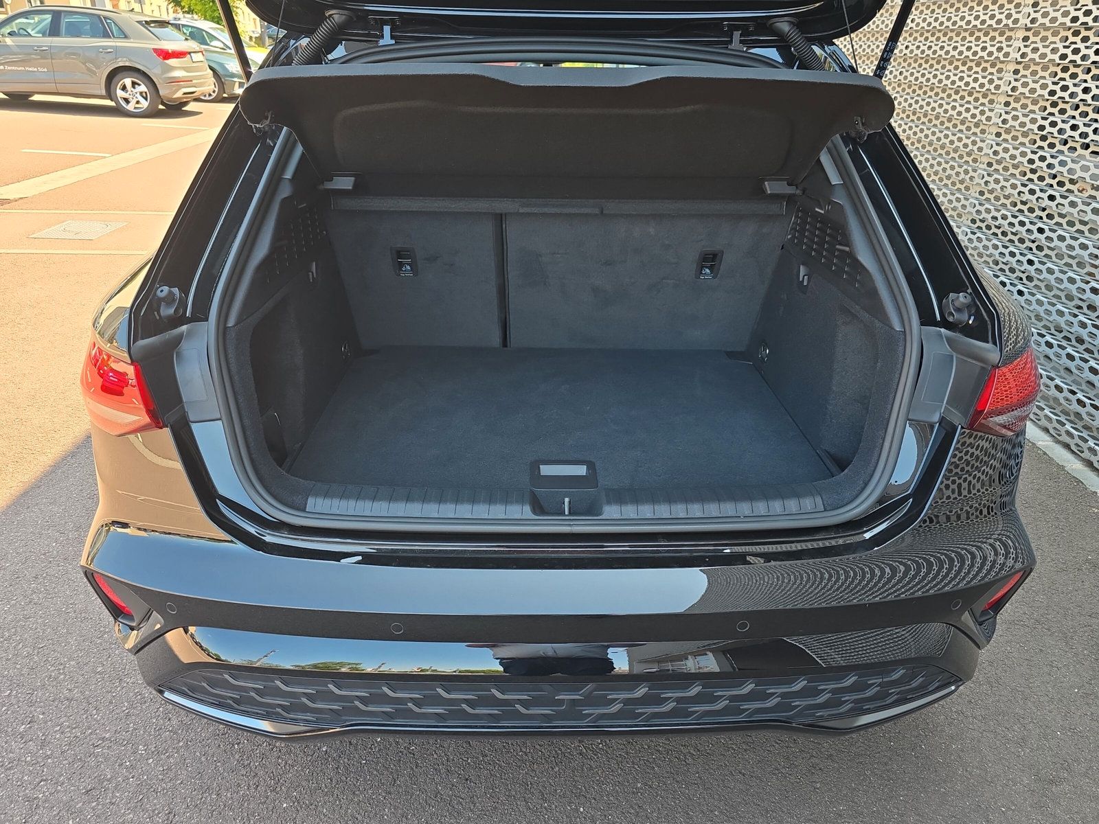 Audi A3 Sportback 35 TFSI S line - Samsaru's Car Outlet