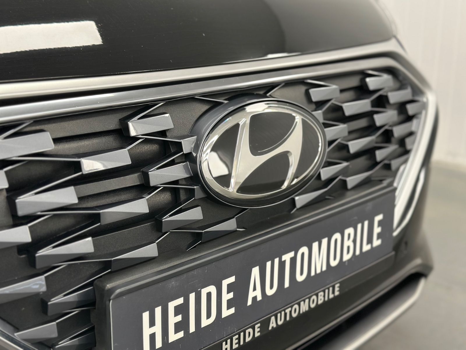 Hyundai IONIQ Prime Plug-In Hybrid - Samsaru's Car Outlet