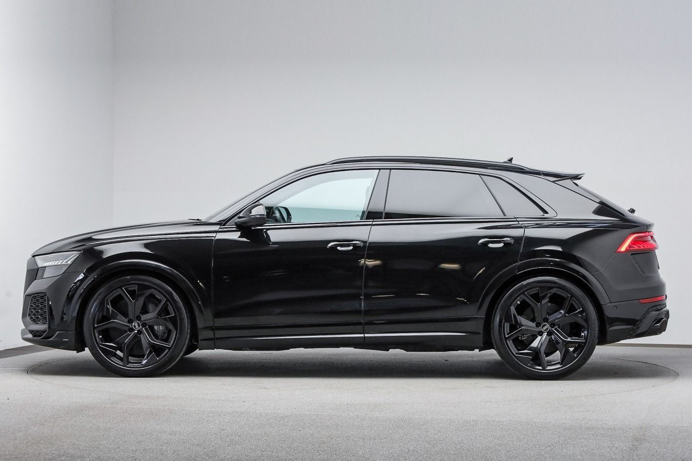 Audi RS Q8 PANO*RS-AGA*305KM/H*KERAMIK*NACHTSICHT*B&O