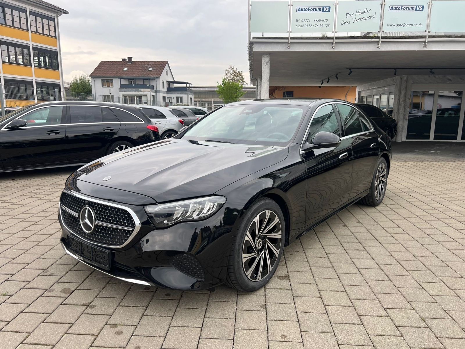 Mercedes-Benz E 200 - Samsaru's Car Outlet