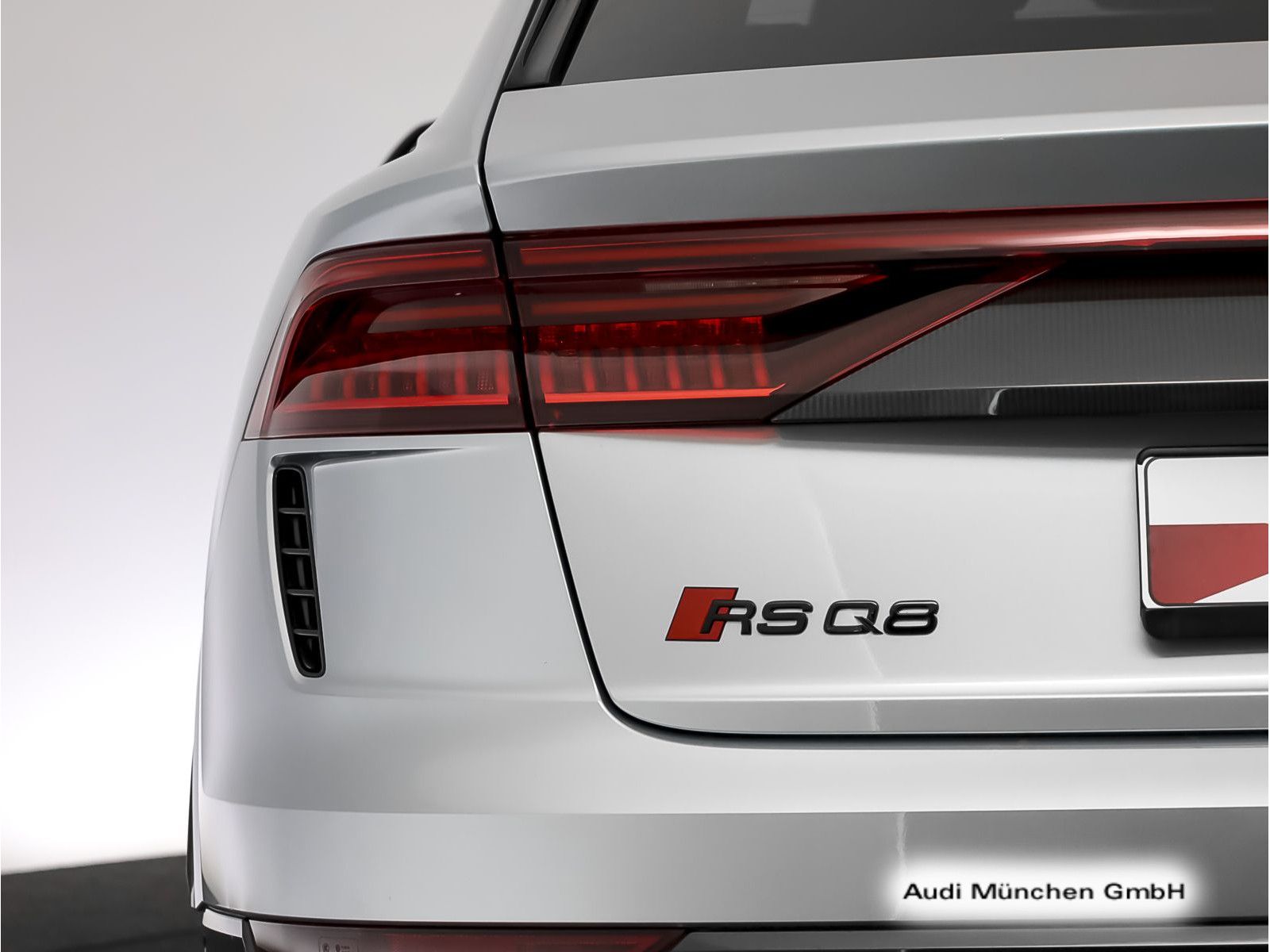 Audi RS Q8 Dynamik+/Keramik/Carbon/StdHzg/AHK/B&O